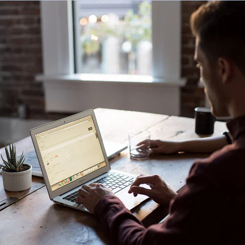 ノートパソコンとプロジェクターの接続方法