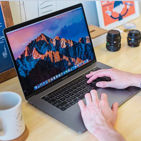 MacBookをプロジェクターに接続するには?